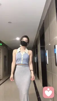 兼职做倾听师：本人重庆人，95后，成都理工大英语专业毕业，长居成都，目前有主业工作，正常朝九晚六周末双休，但是时间相对自由，也从不加班，有多的时间来做倾听。本人性格耿直，内核超稳定，脾气一点都不暴躁，人品嘎嘎好，执行能力超强，踏实并且忠诚，声音可甜可御，大学几年除了专业学习英语没好好学，主持演讲都没落下，考过了高中英语教师资格证笔试，兼职做过培训班老师，支过教，会化妆，会穿搭，纯纯搞笑E人，拥有有趣的灵魂，能吃苦耐劳，这些年挣钱去过很多地方，也有比较丰富的工作和情感阅历，朋友都评价我是个非常不错的聆听者和开导者！配图