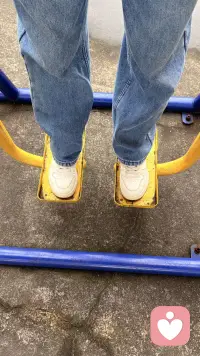 最近喜欢玩小区的健身器材配图