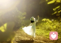 生活感知力变弱，觉得日子平淡，没什么值得记录。可总有人，能在烟火琐碎里找到甜，在疲惫奔波中守住热爱。
晚安配图