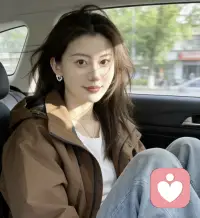 生活感知力变弱，觉得日子平淡，没什么值得记录。可总有人，能在烟火琐碎里找到甜，在疲惫奔波中守住热爱。
晚安配图
