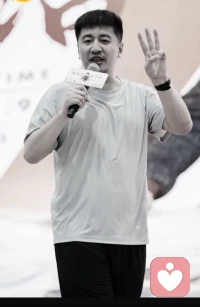 雪峰老师的离去，让我沉默了好久！生命无常，盛年陨落更显残酷！亲爱的朋友们千万别在拼命赶路时，忘了善待自己的身体。🙏🙏配图