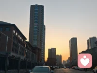 夕阳西下，
此刻，你在想什么？
夕阳无限好，正是奋进时。
哪怕前路漫漫，也要一往无前……