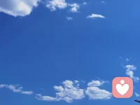 有时候，人需要的不是解决办法，而是一个能稳稳接住自己情绪的人。
不用急着好起来，不用逼自己坚强，在我这里，你可以先“不那么好”一会儿。