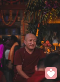 有人喜欢吃辣椒，是因为它辣，
有人不喜欢吃辣椒，也是因为它辣。

有人为了幸福结婚，有人为了幸福离婚，
有人选择不婚也是为了幸福。

所以，
千人同茶不同味，百人同道不同心。
没有绝对的对错，只有不同的立场。

你开车时讨厌行人，但你走路时又讨厌开车的。
你买东西时觉得商家太黑，你做生意时又觉得顾客太挑剔。

所以，立场不同，角度不同，想法也会各不相同。
别拿自己的想法去质疑别人，也别拿别人的标准来强求自己。

最容易觉察的是他人的过失，
最难做到的是观察自己内心。配图