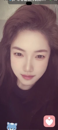 世界很吵，总要有个地方能安心倾诉
我一直在，认真听你说每一句悄悄话～
愿意把心事交给我的，都是温柔的人啊配图