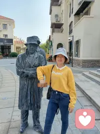 你想对世界好点，你先对自己好点。
你想对别人好点，你先自己变好。
你想点亮世界，先点亮自己。