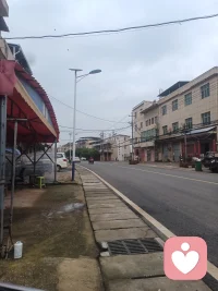 为什么钱一天天少，你焦虑到不行。生命一天天的少，你却一点不在乎。
因为你穷过，但是没死过。
所以你只在乎还剩多少钱，却不在乎还剩下多少年。总是焦虑自己选择哪条路才是对的，其实条条大路通坟墓，手心手背都是屎，左右横竖都是死，百分百死亡率的人生，焦虑个啥？
想不通的事就放一放，觉得累就休息。人生就像在泰坦尼克号上选座，结局都一样，提前焦虑没有任何意义。配图