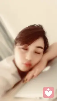 深夜难眠时，别一个人扛着。说说你压在心底的声音，我来听，也陪你治愈失眠。配图