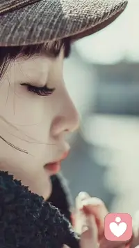 今晚，我也有些失眠了。
原来安静的夜里，不只有你在辗转，
我懂那种难以入眠的心情，
也愿意陪着你，把心事慢慢说轻配图