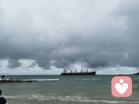 一道光芒闪过，我们的现实生活崩塌。这时候你才意思到，你和他实为一体。