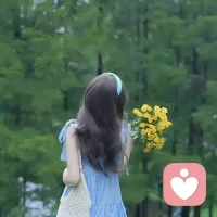 请相信一定会有一个人带着真诚靠近你，
会因为是你而爱你。
懂你的破碎，拥抱你的不堪，
心疼你坚强背后的委屈。
喜欢笑的人，不一定快乐。
但喜欢看你笑的人，一定希望你快乐。
你要相信，
世上总有一个人，
愿意用最朴素的方式爱你。
不是套路，
而是那种单纯的想对你好。
因为，你值得！配图