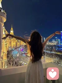 慢慢明白，人生最美好的是相遇，难得的是重逢。如果说相遇是久别的重逢，愿你我别来无恙。
人生的旅途，会遇见许多人。有的相遇只是短暂的，而有的则是生命中注定。无论是怎样的境遇，我们都应相信，每一次的遇见都是最好的安排，而拥有这些的人，更是一种幸运。
人生的遇见，或惊艳了时光，或惊艳了岁月。
无论是茫茫人海中，还是某个特殊的时刻，偶然的邂逅，是朋友，亦或是的伴侣，或曾携手走过风雨，并肩感受过世间美好，或曾一同分享欢笑与泪水，都将成为我们人生长河中的难得经历。
总有一段旧时光，无论时隔多久，都会在不经意间想起，那段尘封已久的往事。
能被一个人惦想，是一种珍贵的幸运，更是一种深刻的连接与时空的遥望。
我们感受这份关怀和爱意的同时，也将成为我们生命中的支持与依靠。无论是喜悦还是痛苦，也都能在人生的某一个瞬间，找到安慰和勇气。
请坚信，遇见和拥有都是最好的安排。
无论是在我们生命中停留片刻，还是与我们共同走过一生的人，都应该珍惜这份遇见和拥有。无论是短暂还是长久，每一个人的出现，都是为了让我们学会更好的爱与被爱。
生命若是一场旅行，遇见就是最美的盛放。虽不曾穿渡星河万顷，但仍有幸与你相逢于世。
遇见是天意，拥有是幸运。接纳每一个走进我们生命中的人，因为在这个世界上，独特的价值和人生意义，并不是谁都能拥有。
于千万人之中遇见所遇见的人，唯有轻轻道一声：好久不见……