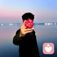 任何时候，
一个人都不应成为自己情绪的奴隶，
而应成为情绪的主宰者，管理好自己的情绪。
就像《人生没有什么不可放下》里所写：
淡定之人往往抱有顺其自然的心态，
不为外界事物所困扰，
坚信人生的每一天都是美好的。
或许步入中年，总是感慨万千：
“要接受自己看错人，
接受付出没有回报，
接受真诚确实有抵达不了的地方。
当下全力以赴，事后不后悔每一个决定。
过好每一个今天，
才是对过去的自己最大的诚意。”配图