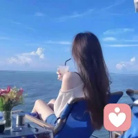 小时候不理解刻舟求剑，嘲笑故事里的人愚笨固执。长大后才意识到每个人都是这样荒诞，爱一个已经形同陌路的人；耿耿于怀一件无法重来的事。执着于十八岁那年许下的诺言，想念长河中那段美好的回忆。我们总是在不经意间弄丢了很多美好的东西，当回过头去苦苦寻找，才发现原来我们也是涉江的楚人。配图