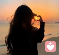 人之所以念旧
是因为旧时光里的自己
比现在快乐
你放不下的不是那个人
是那个人身边
那个笑得最真的自己
你回不去的不是那段日子
是那段日子里
不用伪装的你
说到底
你是想过去的自己配图