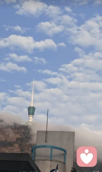 雾在山中，云在天空。看似很远，其实很近