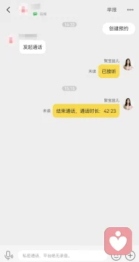 想养出独立自信的孩子，家长需要学习四个允许：
第一个，允许孩子顶嘴。
很多家长一听到孩子顶嘴就慌，觉得是不孝顺，没礼貌。其实不是，孩子顶嘴，说明他有自己的想法，而且有勇气表达出来，这是一件非常好的事情。
第二个，允许孩子犯错。
所有人都是在错误中不断学习的，孩子犯错时，别指责，别惩罚，要引导他从错误中看到学习进步的地方。
第三个，允许孩子发脾气。
发脾气是情绪自然流动，现实生活中，有很多大人有精神内耗，为什么呢？就是因为他们不允许自己发脾气，不允许自己去表达自己想说的话。所以我们要允许孩子从小就能自然表达情绪，他才会学会跟自己的情绪相处。
第四个，允许孩子拒绝你。
很多家长接受不了孩子拒绝，但孩子正是从跟父母建立边界开始逐步建立起自己的边界，那样的话，他们将来就不会成为没有底线的人。配图
