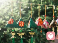 五月五，是端阳，门插艾，香满堂。
不论时光如何流转，中华民族的习俗总是将我们紧紧地联系在一起。
时值盛夏，端午佳节，愿您安康！配图
