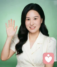 我梦见，骑着一只壮硕的白鹭飞向天空…

完全没有想到自己会做这个梦，在梦里我站在一个台阶上，旁边有几只白鹭，我对着其中的一只真诚的向它挥手示意过来(在梦里还想着我一定要发自内心的尊敬这个生命）。

那个白鹭就走到我面前，梦里的它身上是白底黑点，个头比鸵鸟稍微小一点点，但是脖子整个身体非常的壮硕，搞笑的是我是全L着坐在它身上，抱着它的脖子的

说实话，那个飞起来的瞬间真的感觉好爽……#梦境中的白鹭