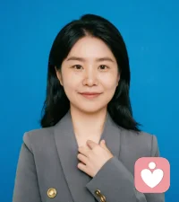 迷茫时，先接住自己
 
亲爱的，不管是在关系里绕得疲惫，在生活里找不到头绪，还是在事业里陷进无措，都别苛责自己。迷茫从不是错，它只是提醒你：该把注意力拉回自己身上了。
 
给你一个超实用的小技巧：每天花5分钟，写下当天让你“心里颤了一下”的瞬间——哪怕是被一句话暖到，或是完成一件小事的踏实。这些细碎的感受，都是帮你锚定方向的小锚点。
 
先好好爱自己，方向会在你慢慢靠近自己时，慢慢清晰起来，加油…配图