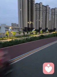 午后忽然陷入莫名的郁闷，想起行为认知疗法里的行为改变情绪，于是索性不再内耗。动手拖地、包粽子，在琐碎的烟火事里沉淀自己，再和朋友聊聊天。瞬间心情豁然开朗，果然行为改变情绪!配图
