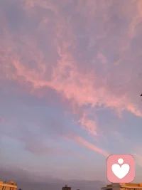 我们内心的不安，大多来源于生活毫无章法。
人是依赖秩序生存的生物，当我们主动培养固定的小习惯，每天固定时间完成一件小事，潜意识会获得满满的掌控感。
不用追求宏大的改变，一件简单、每日必做的小事，就能打破浑浑噩噩的循环，减少深夜无端的恐慌。
行动形成习惯，习惯治愈焦虑。
 
#心理感悟 #内在安全感 #个人成长配图