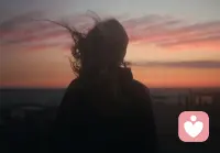 【先完成，再完美】很多时候，困住你的不是事情有多难，而是对未知的恐惧。与其在脑海里反复预演失败，不如先迈出笨拙的第一步。把“等我准备好”换成“现在就去做”，把“万一搞砸了”换成“大不了从头来”。行动，是治愈一切焦虑的良药。愿你少些内耗，多些勇敢🥰。