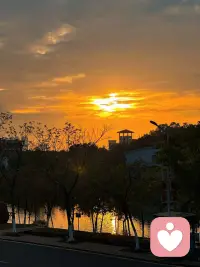 总回头难见前路的光，过往皆是序章，未来皆可期待；
脚步迈向前方——是为了让你遇美好、赴新程！配图