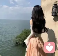 心里装了太多事，
没人懂、没人说、没人听？
别一个人硬扛啦，
我在这里，安安静静陪着你，
把委屈、难过、迷茫都说出来，
会轻松很多配图