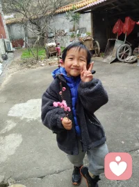 春天来了，万物复苏，一切都会越来越好，只要你能想到都能实现，好运只会降临到积极乐观的人身上，一个消极扭曲的心灵，你给他再多的财富和幸福他都是悲观痛苦的，他看不到生活的美好，总觉得所有人都是欠他的，都不怀好意，活了大半辈子，真的很欣赏那种不是很富有，但夫妻同心，懂得感恩，把父母和孩子都影响照顾得很好的家庭，父母博爱善良，孩子也非常健康快乐，有责任心，这样的家庭才能幸福长久！配图