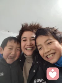 每天忙忙碌碌，只为碎银几两，能为家人谋一份幸福与快乐，让他们衣食无忧，阳光灿烂配图