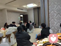 今天又是单位三八聚餐，转眼又是一年，时间过得太快了，容颜已老，唯一不变的是天真快乐的心配图