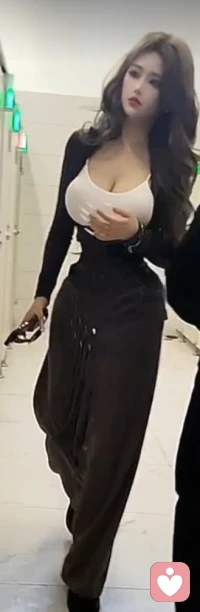 美女都是雕刻出来的，这样的美女你们喜欢吗？