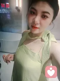 曾以为远方只是远方，直到踏入这片雨林，阳光是甜的，人心是安的，幸会版纳，一程青绿，半生余暖。配图