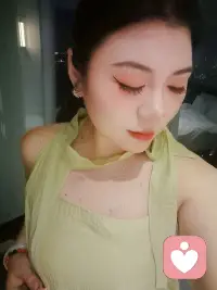 曾以为远方只是远方，直到踏入这片雨林，阳光是甜的，人心是安的，幸会版纳，一程青绿，半生余暖。配图