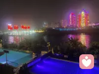 曾以为远方只是远方，直到踏入这片雨林，阳光是甜的，人心是安的，幸会版纳，一程青绿，半生余暖。配图