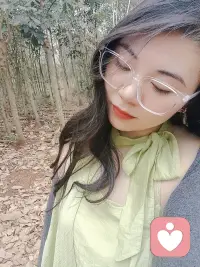 曾以为远方只是远方，直到踏入这片雨林，阳光是甜的，人心是安的，幸会版纳，一程青绿，半生余暖。配图