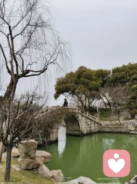 每个人都有自己的故事与内心
  喜怒哀乐充斥在空气中…
一个人小心翼翼亦或说大大咧咧走到中年
必须承认人是再坚强不过的动物一份子