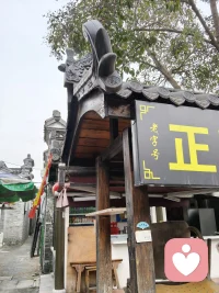 每个人都有自己的故事与内心
  喜怒哀乐充斥在空气中…
一个人小心翼翼亦或说大大咧咧走到中年
必须承认人是再坚强不过的动物一份子