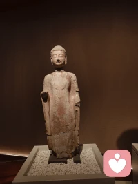 佛此刻 无时无刻都在笑
  您呢
是喜极而泣的悲欢离合
亦或不知所措的酸甜苦辣咸
 生活的意义 首先在生下来 活下去
天无绝人之路 天无绝人之路
  生活那么苦
而我们只是 偶尔哭哭
 人生就是一趟旅行
体验一下就好了 还那么认真
 放下 放开 放空
无中生有