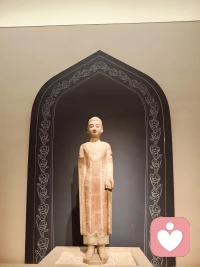 佛此刻 无时无刻都在笑
  您呢
是喜极而泣的悲欢离合
亦或不知所措的酸甜苦辣咸
 生活的意义 首先在生下来 活下去
天无绝人之路 天无绝人之路
  生活那么苦
而我们只是 偶尔哭哭
 人生就是一趟旅行
体验一下就好了 还那么认真
 放下 放开 放空
无中生有