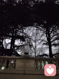 人性与美和艺术 共生
所以 活着有了穿越时空的爱恋
赋予超现实主义的色泽