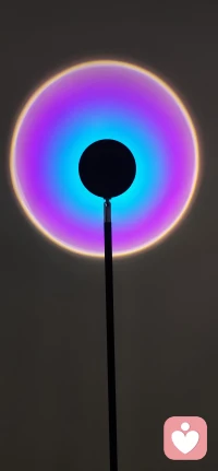 听见你的声音，看见你的情绪。
每一种情绪，都值得被认真倾听。
愿做你黑暗里的一束光，温柔而有力量。配图