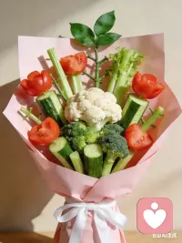 今天是三八妇女节，制作两束花，到底哪一束更好呢？配图