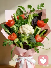 今天是三八妇女节，制作两束花，到底哪一束更好呢？配图