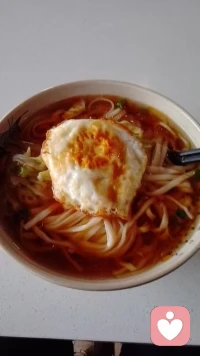 昨天早餐和今天早餐，差别有点大啊……配图