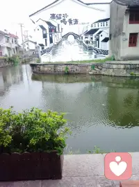 一个人使劲踮起脚尖靠近太阳的时候，全世界都挡不住她的阳光。  [微笑][微笑]配图