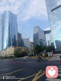 成年人最奢侈的东西
不是礼物，不是惊喜
是有人安安静静听你说完所有委屈