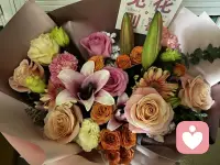 我见过太多深夜的崩溃，也陪很多人走过迷茫。愿你不必独自硬撑，愿你的心事有归处。我始终在这里，安静守候，认真聆听，陪你与自己温柔和解。