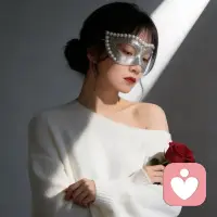 你的故事里有什么呢？是小时候没被接住的眼泪，还是长大后硬撑着的笑？配图